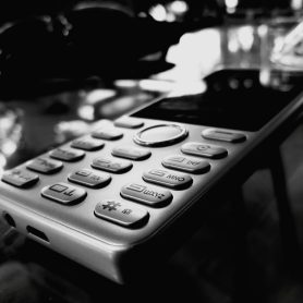 close-up-mobile-phone-table